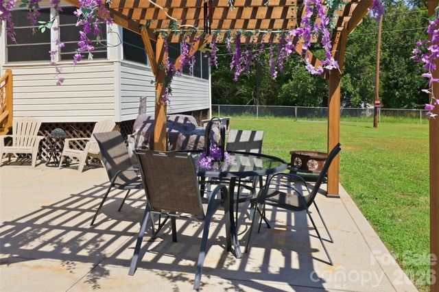 724 Hillcrest Drive, Bessemer City, NC 28016
