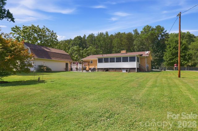 724 Hillcrest Drive, Bessemer City, NC 28016