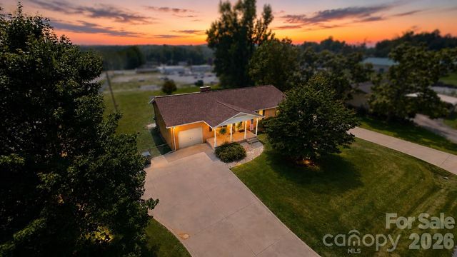 724 Hillcrest Drive, Bessemer City, NC 28016