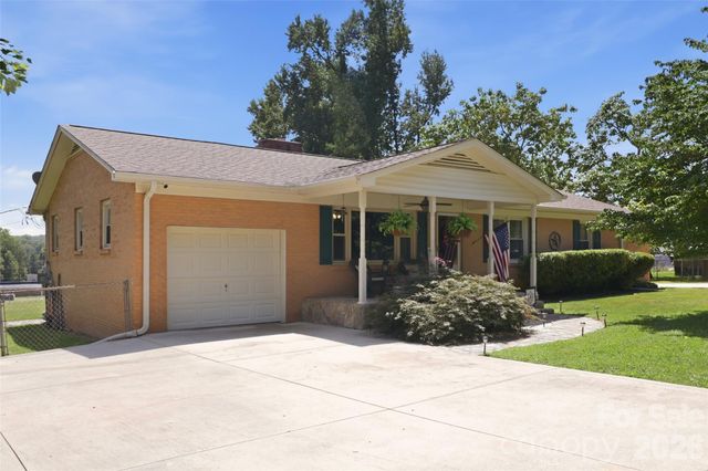 724 Hillcrest Drive, Bessemer City, NC 28016