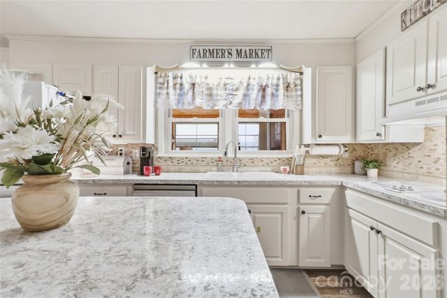724 Hillcrest Drive, Bessemer City, NC 28016