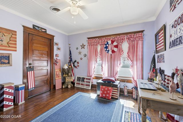 1014 Cherokee Avenue, Seneca, MO 64865