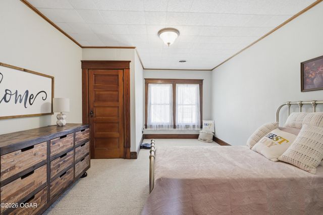 1014 Cherokee Avenue, Seneca, MO 64865