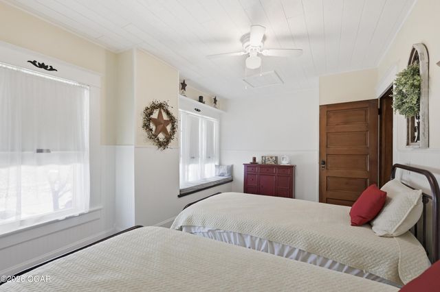 1014 Cherokee Avenue, Seneca, MO 64865