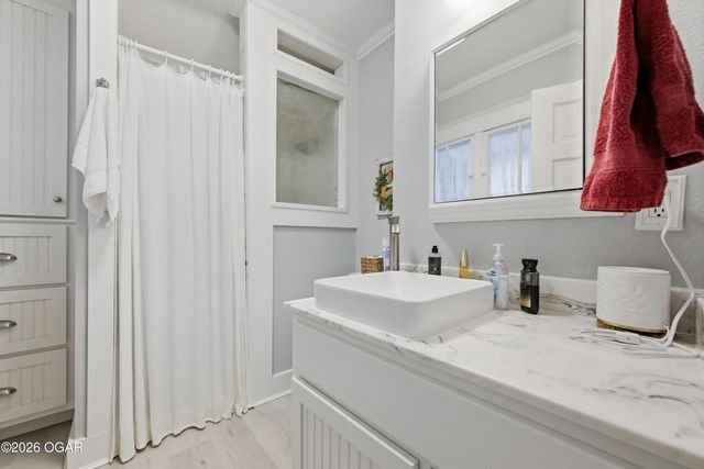 1014 Cherokee Avenue, Seneca, MO 64865