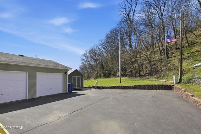 1014 Cherokee Avenue, Seneca, MO 64865