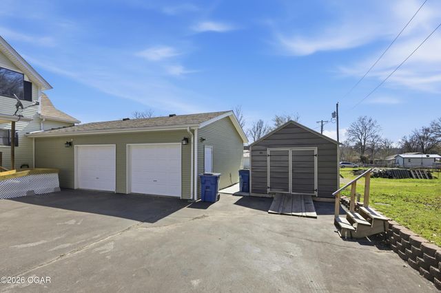 1014 Cherokee Avenue, Seneca, MO 64865