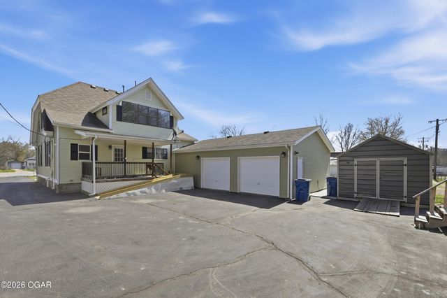 1014 Cherokee Avenue, Seneca, MO 64865