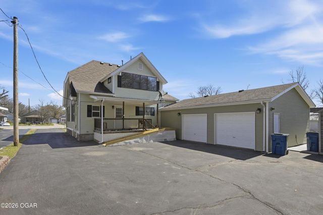 1014 Cherokee Avenue, Seneca, MO 64865