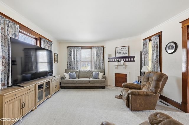 1014 Cherokee Avenue, Seneca, MO 64865