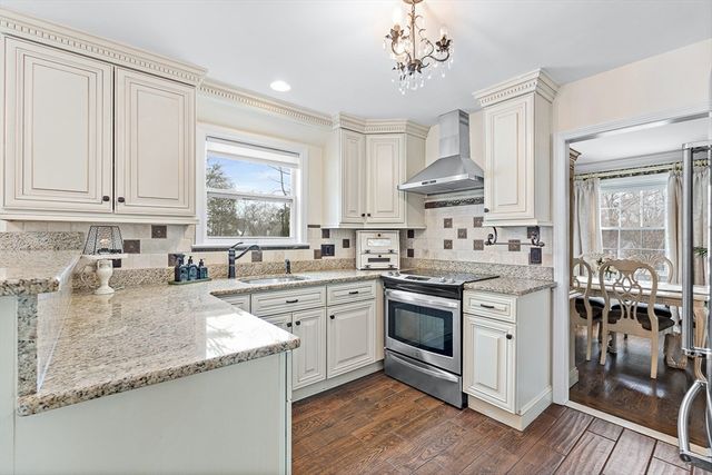 40 Pinewood Rd, Wellesley, MA 02482