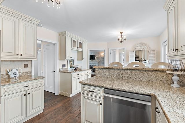 40 Pinewood Rd, Wellesley, MA 02482