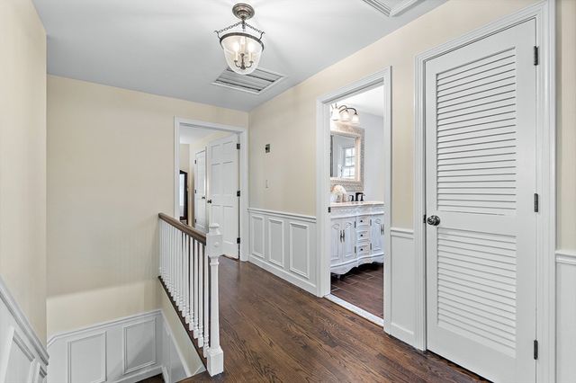 40 Pinewood Rd, Wellesley, MA 02482