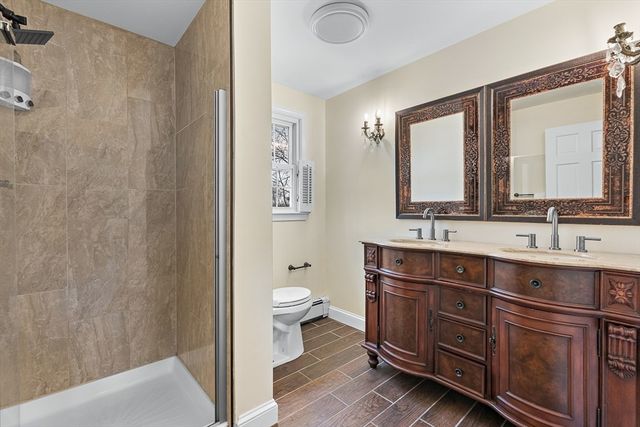 40 Pinewood Rd, Wellesley, MA 02482