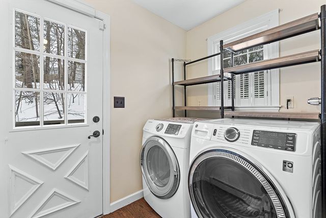 40 Pinewood Rd, Wellesley, MA 02482