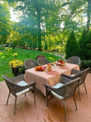 40 Pinewood Rd, Wellesley, MA 02482