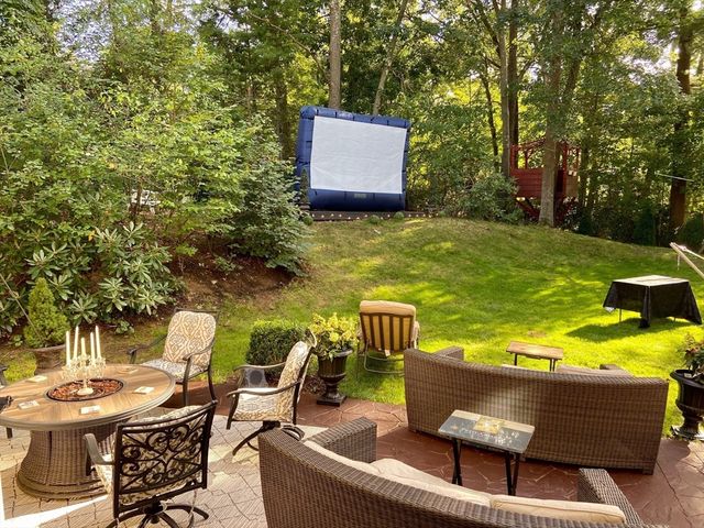 40 Pinewood Rd, Wellesley, MA 02482