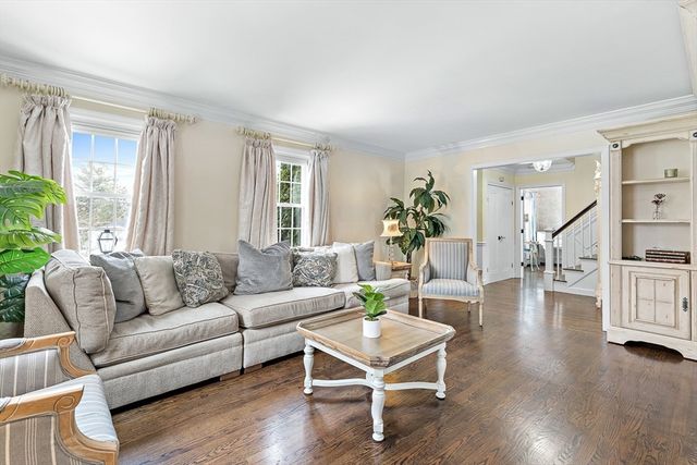 40 Pinewood Rd, Wellesley, MA 02482