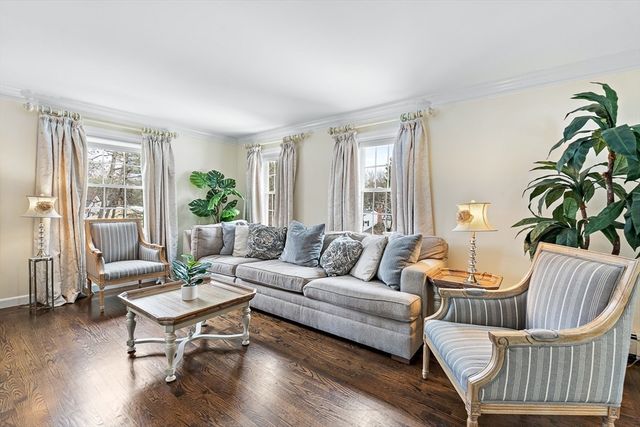 40 Pinewood Rd, Wellesley, MA 02482