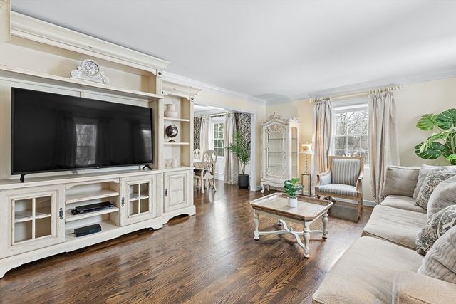 40 Pinewood Rd, Wellesley, MA 02482