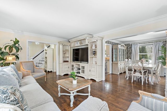 40 Pinewood Rd, Wellesley, MA 02482