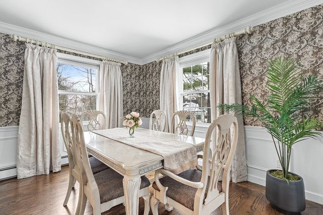 40 Pinewood Rd, Wellesley, MA 02482