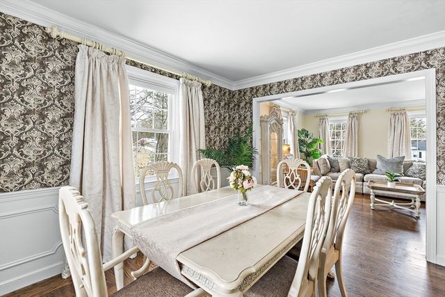 40 Pinewood Rd, Wellesley, MA 02482