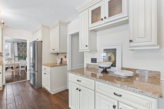 40 Pinewood Rd, Wellesley, MA 02482