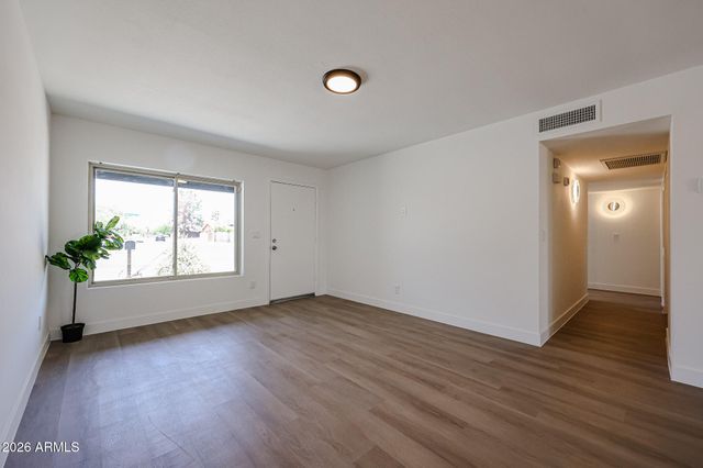 5439 W DESERT COVE Avenue, Glendale, AZ 85304