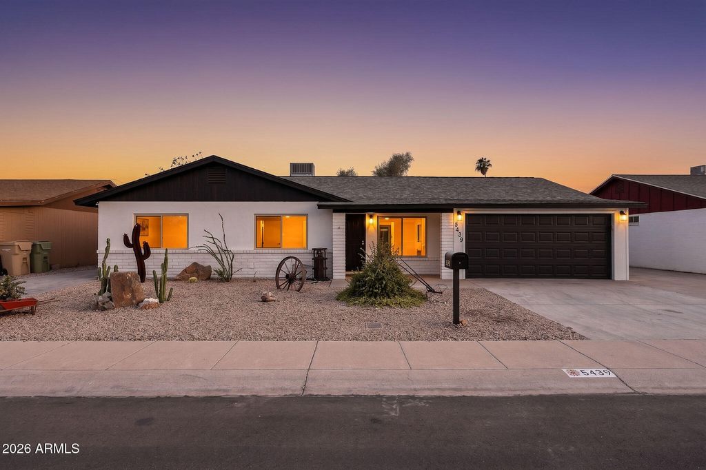 5439 W DESERT COVE Avenue, Glendale, AZ 85304