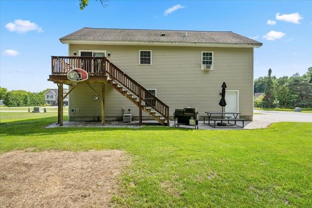 123 Meadow Lane, Highgate, VT 05459