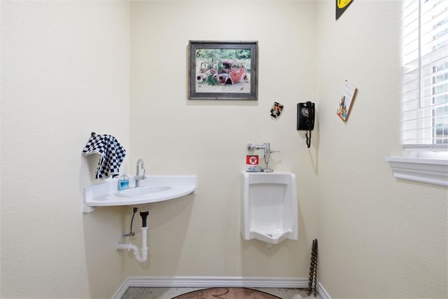 312 N Houston Street, Lorena, TX 76655