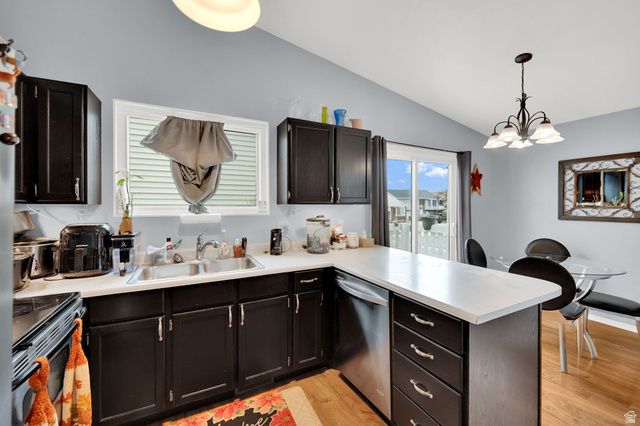 7947 S LINTON DR, West Jordan, UT 84088