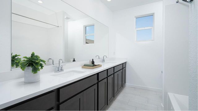 7404 Emmy Way, Sacramento, CA 95829
