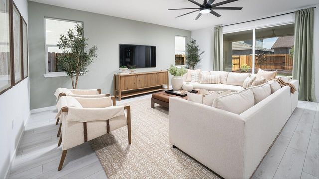 7404 Emmy Way, Sacramento, CA 95829