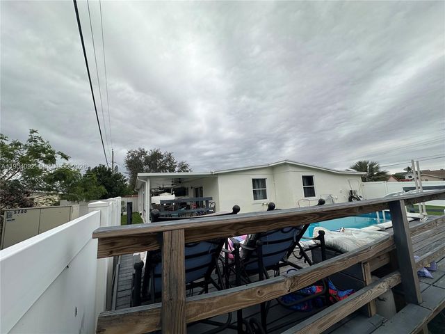 5700 SW 54th Terrace, Davie, FL 33314