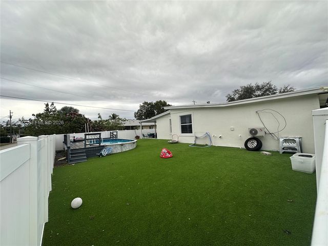 5700 SW 54th Terrace, Davie, FL 33314