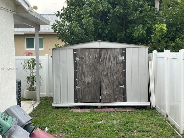 5700 SW 54th Terrace, Davie, FL 33314
