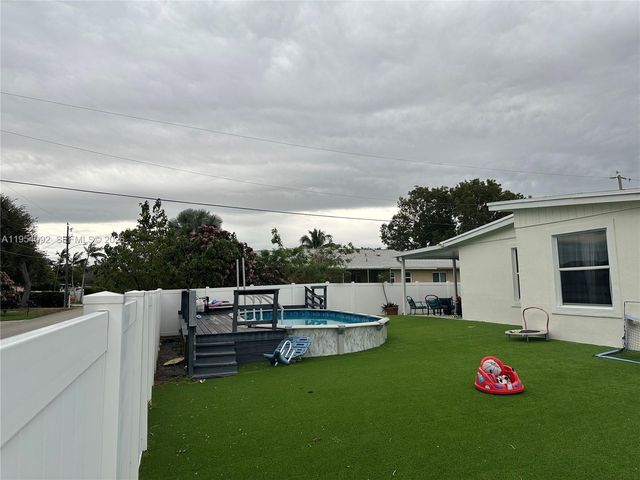 5700 SW 54th Terrace, Davie, FL 33314