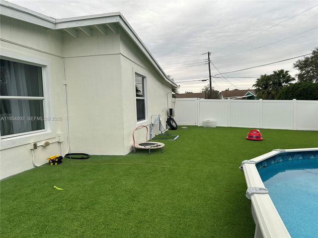 5700 SW 54th Terrace, Davie, FL 33314