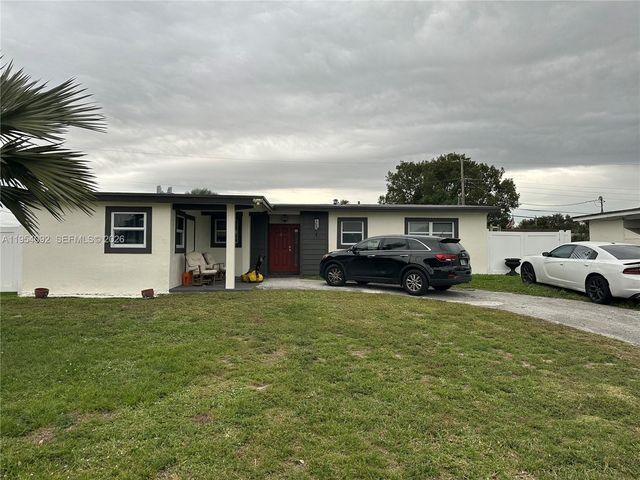 5700 SW 54th Terrace, Davie, FL 33314