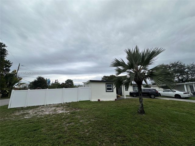 5700 SW 54th Terrace, Davie, FL 33314