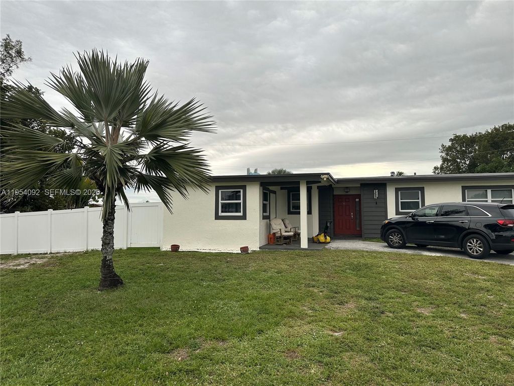 5700 SW 54th Terrace, Davie, FL 33314