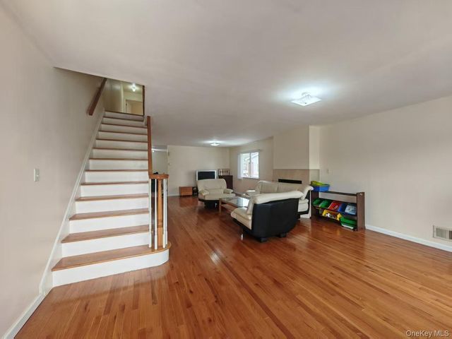 558 Eltingville Boulevard, Staten Island, NY 10312