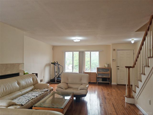 558 Eltingville Boulevard, Staten Island, NY 10312
