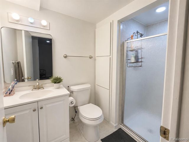 33234 Kingslane Court 5, Farmington, MI 48336