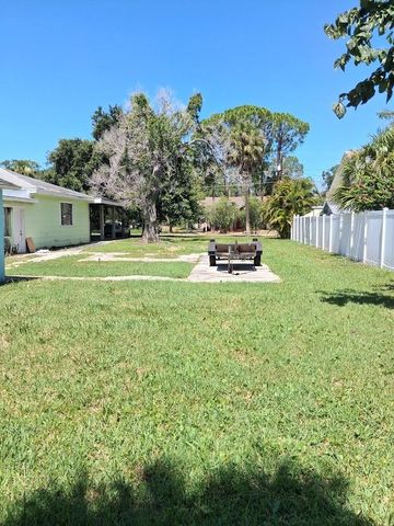 BANANA STREET, Tarpon Springs, FL 34689