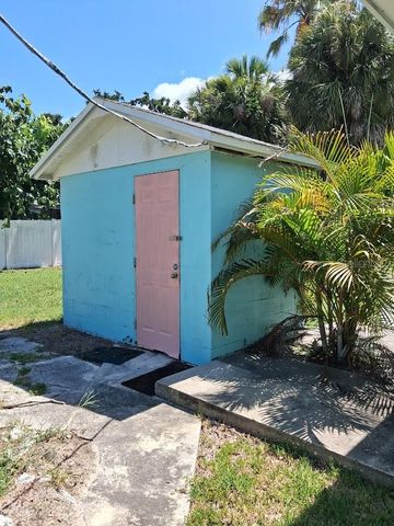 BANANA STREET, Tarpon Springs, FL 34689