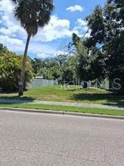 BANANA STREET, Tarpon Springs, FL 34689