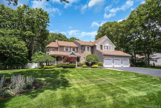 7 Dorm Court, East Setauket, NY 11733
